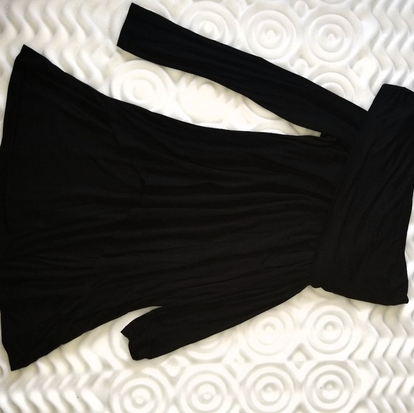 Multiple-style, multiple seasons black dress - Picture 4 of 5